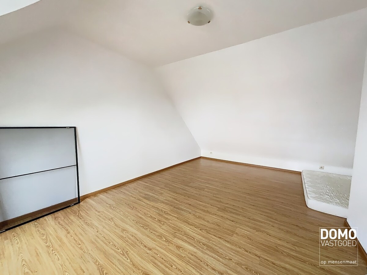 DUPLEX APPARTEMENT MET 2 SLAAPKAMERS EN 2 GARAGES TE DIEPENBEEK 