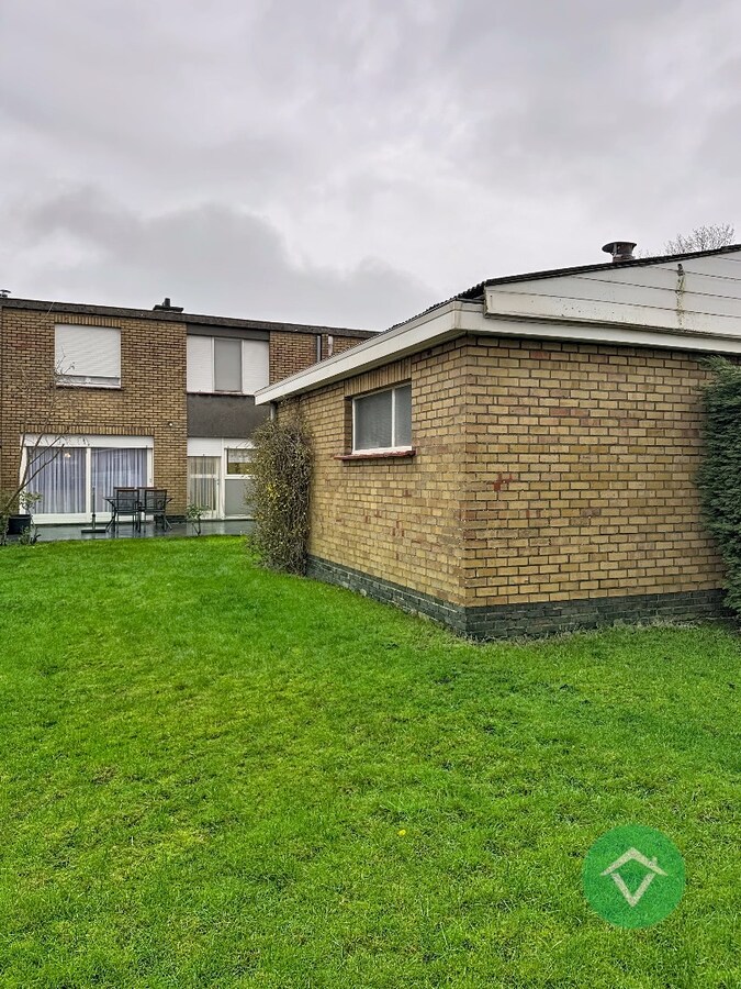 Ruime rijwoning met tuin, garage en 4 slaapkamers in Roeselare 