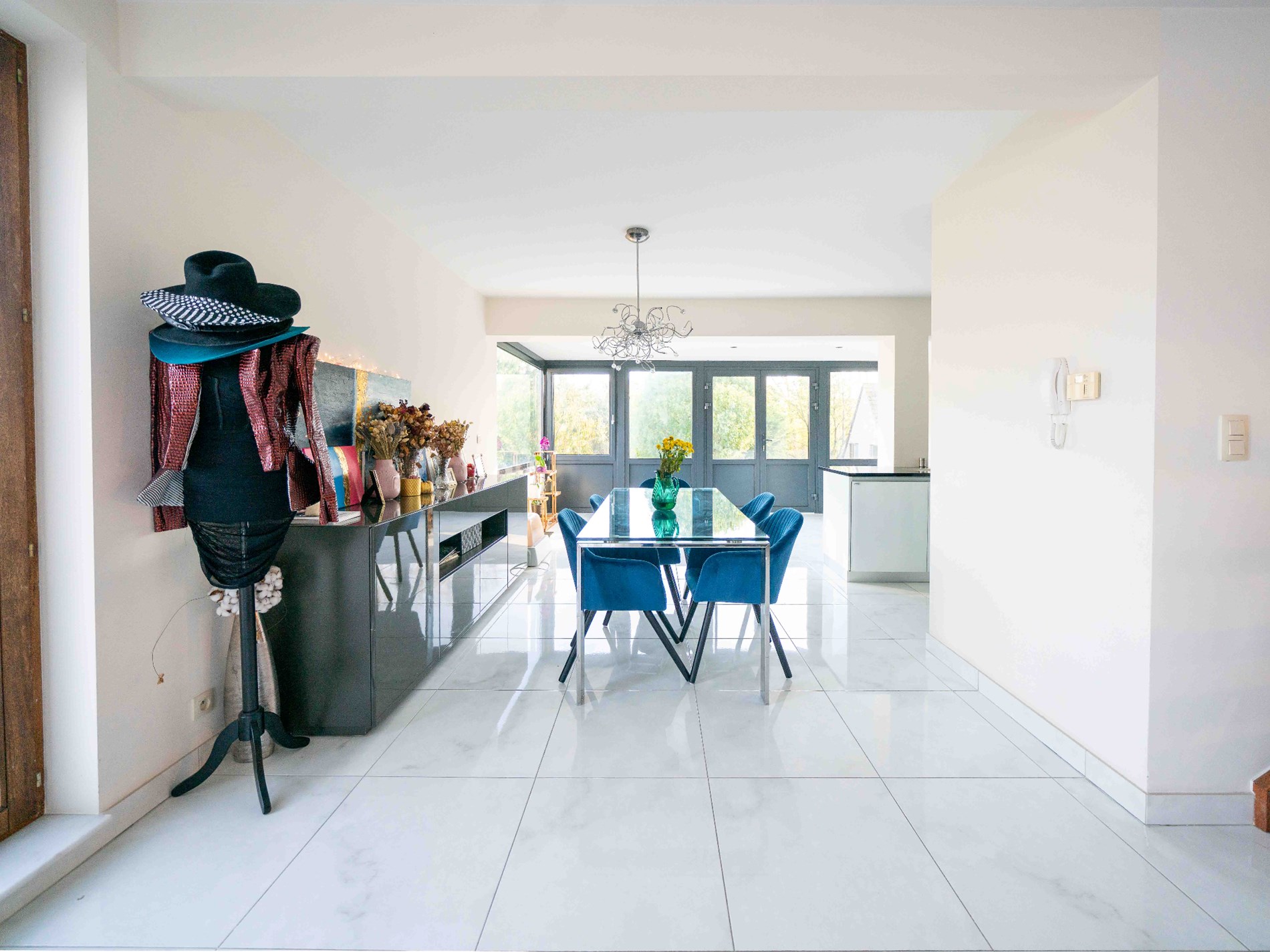 Zéér ruime energiezuinige woning met 4 kamers en bureau 