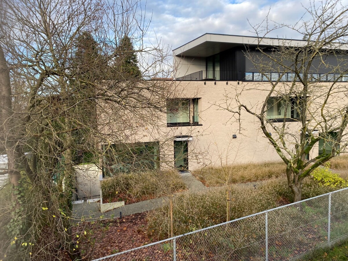 Half Open Nieuwbouw. Op 750 m van Gent-St-Pieters én aan tramhalte. 