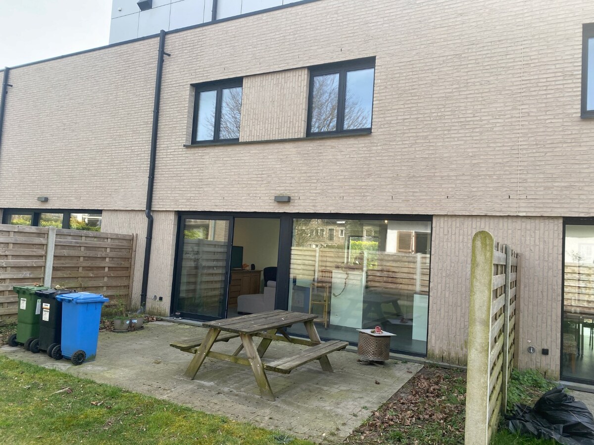 Nieuwbouwwoning nabij de Sterre - met terras en tuin ! 