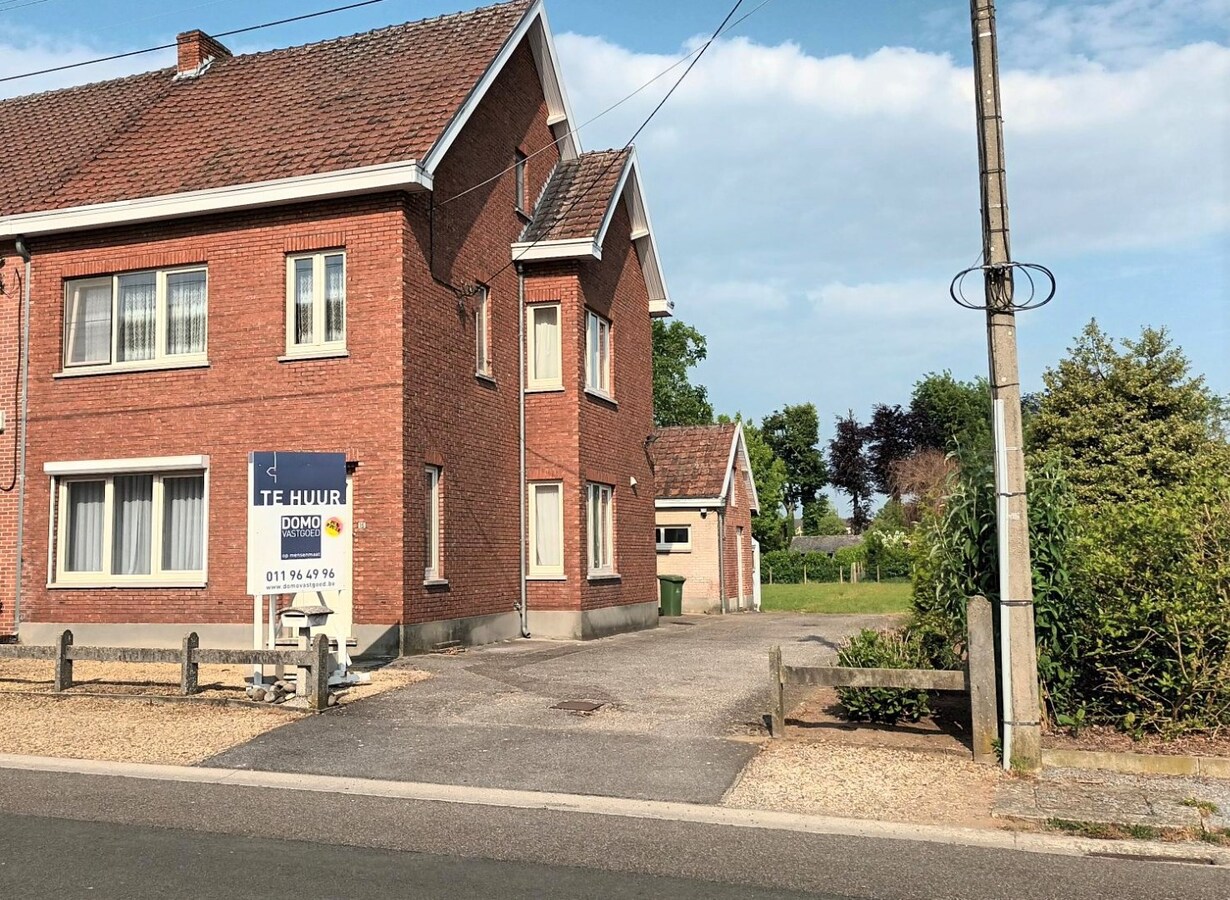 Gerenoveerde woning met prachtige tuin, gelegen in het centrum van kermt. 