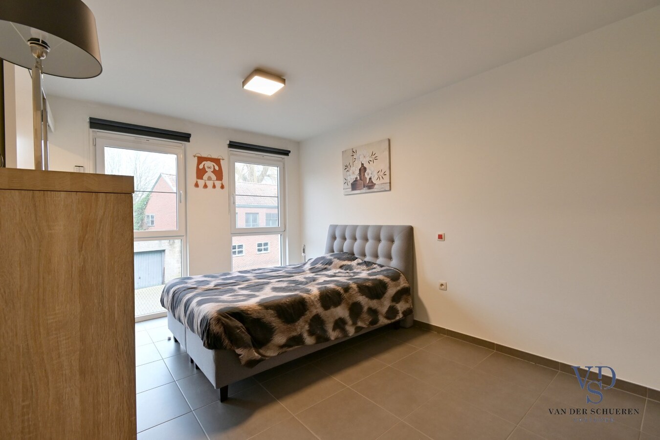 Ruime (!!) en recente assistentie-flat incl. overdekte staanplaats. 