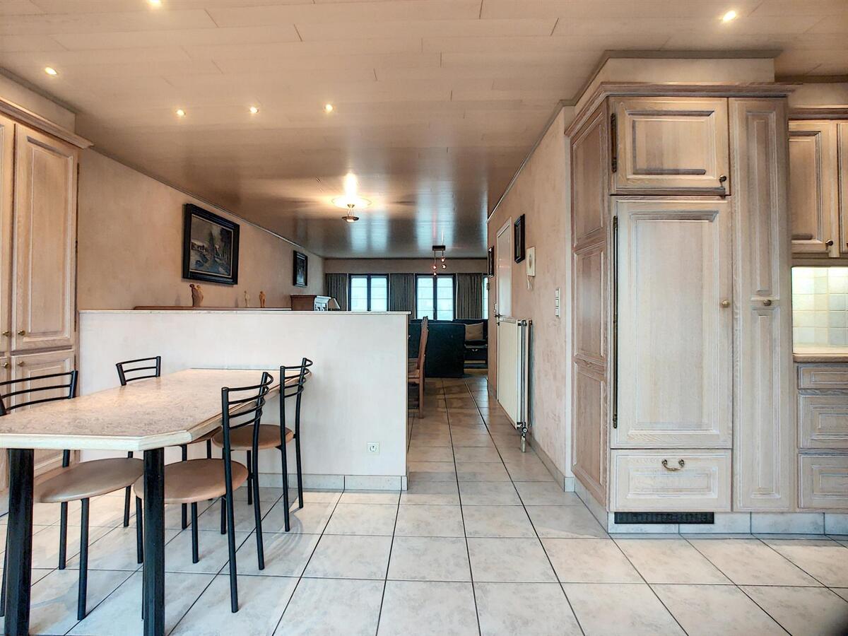 Grote, praktisch ingedeelde woning met oprit, garage &amp; tuin - Heist 