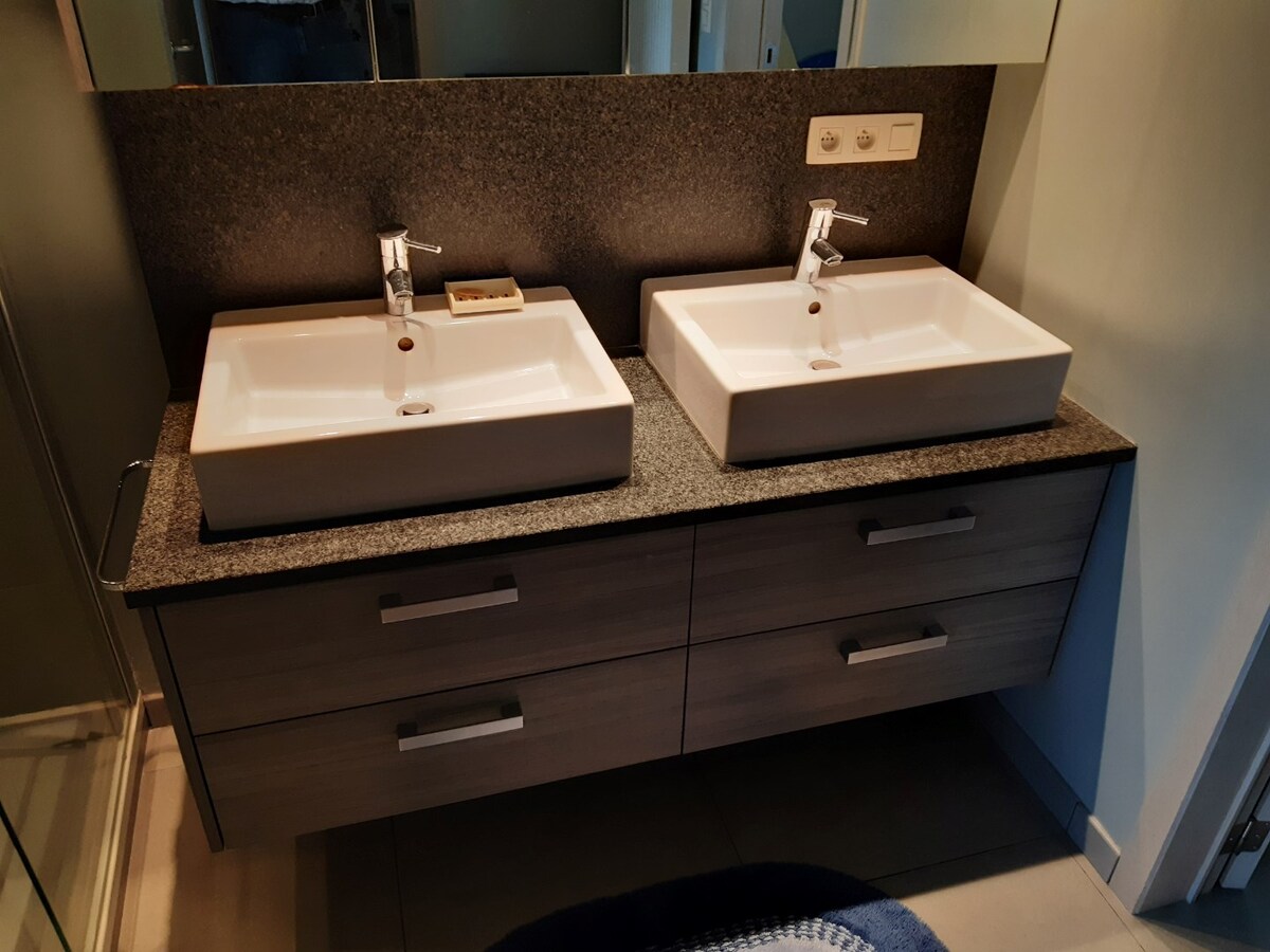 Recente, eigentijdse villa in doodlopende verkaveling ! 