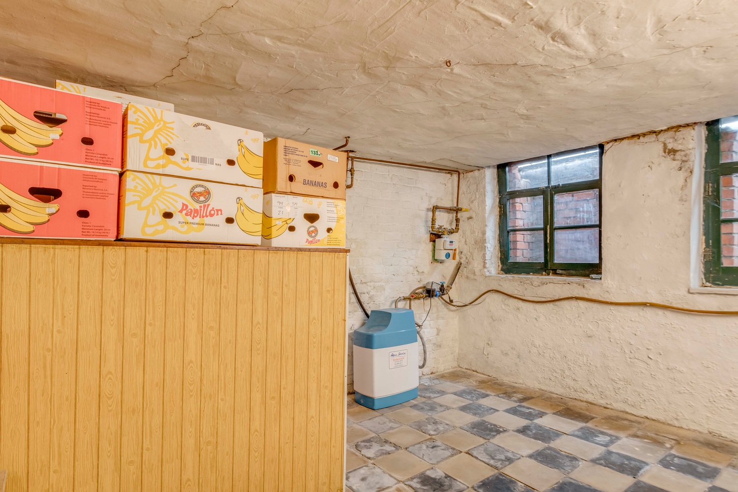 Op te knappen woning met prachtige tuin! 