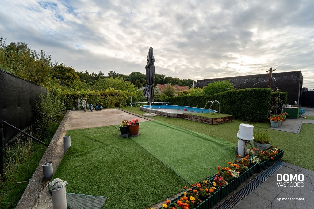 Gunstig gelegen handelshuis te Spalbeek (Hasselt) 