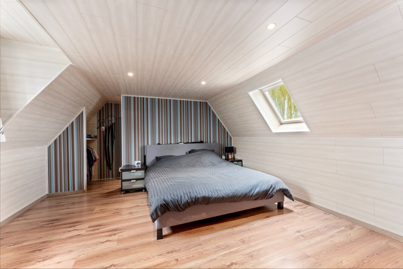 Woning met 4 slaapkamers en grote tuin te Koekelare 