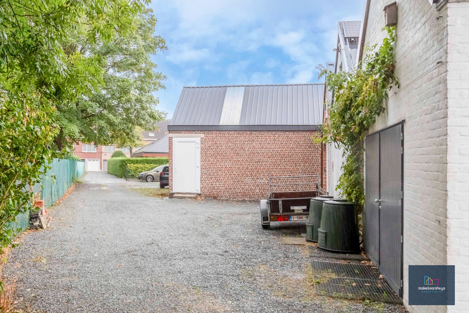 VERKOCHT ! Instapklare energiezuinige handelswoning met tuin en garage 