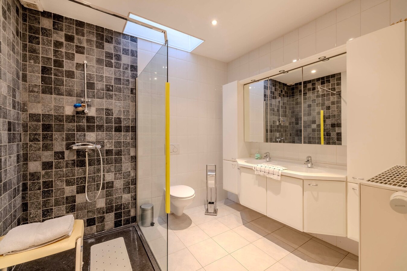 Charmante woning met ruime tuin op toplocatie 