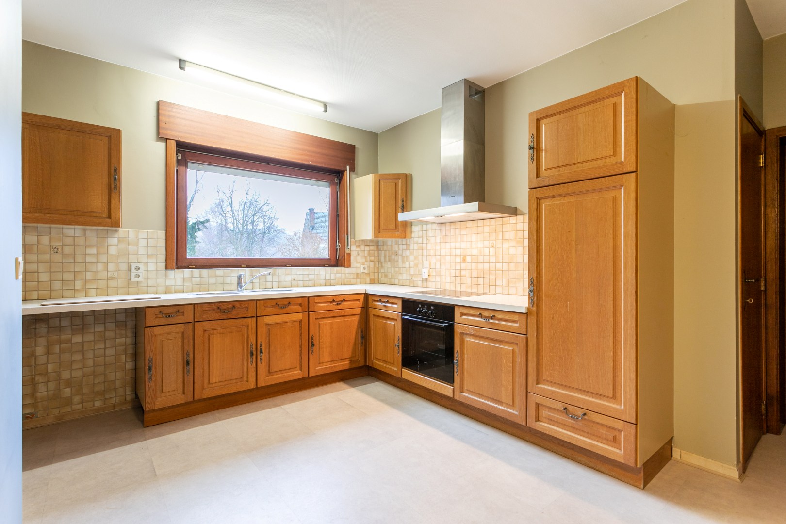 Vrijstaande woning (op 6a27) met 3 slpks, garage en tuin 