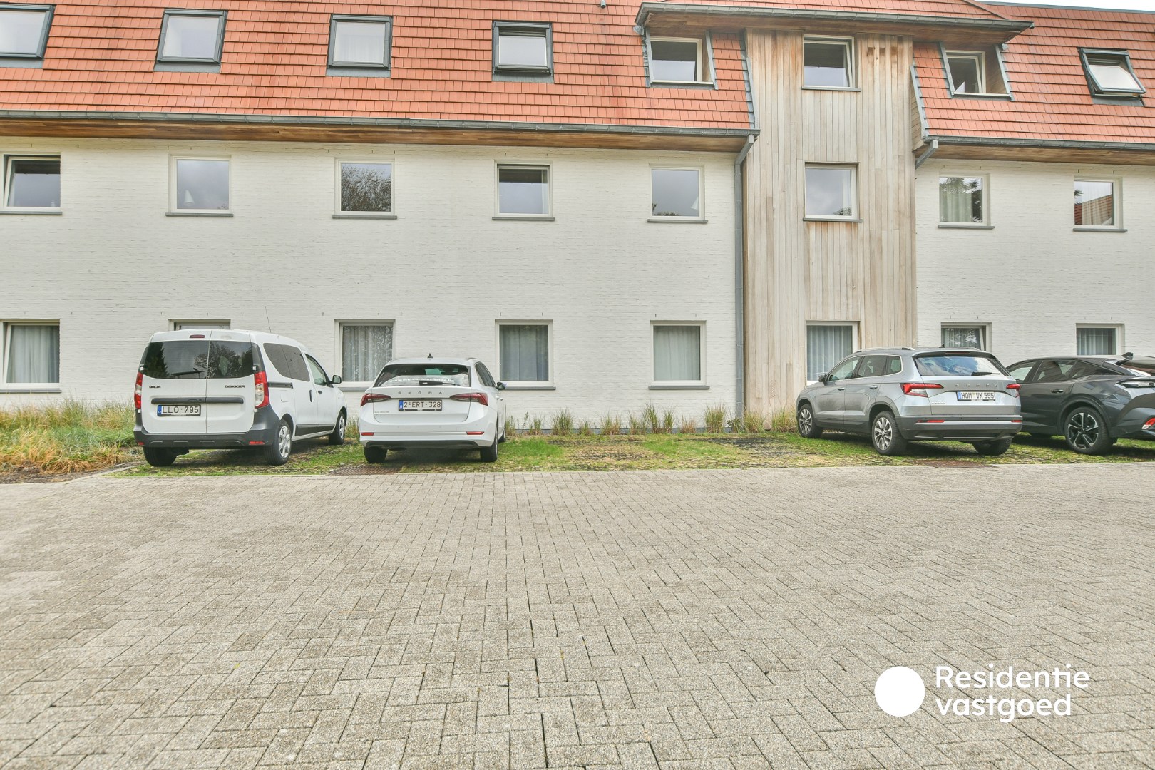 Te koop: 3 staanplaatsen aan Ibis Hotel De Haan 