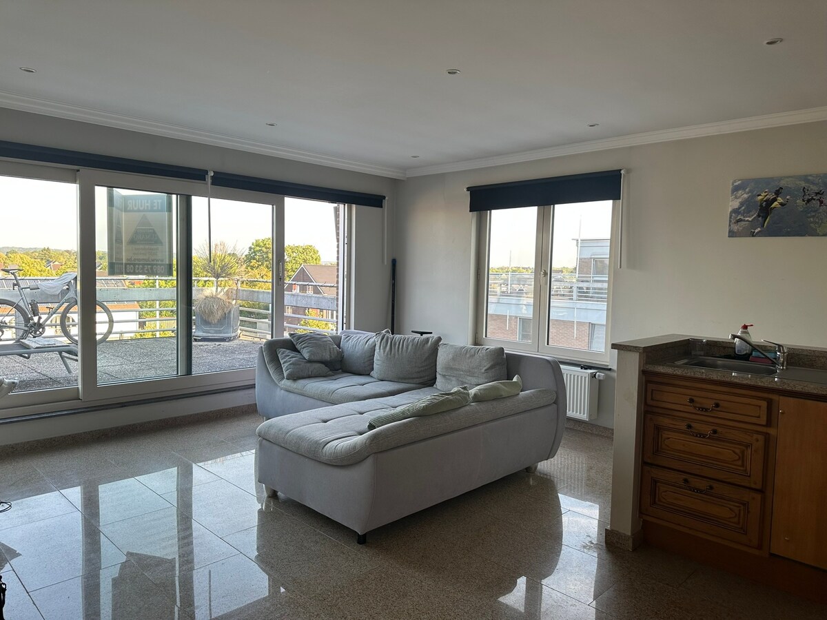 Lichtrijk appartement met 70m² terras 