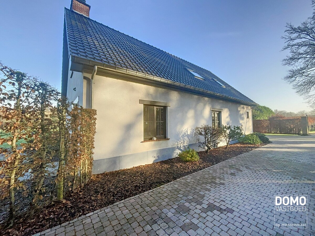 Authentieke open bebouwing met uniek uitzicht en dit in een groene omgeving. 