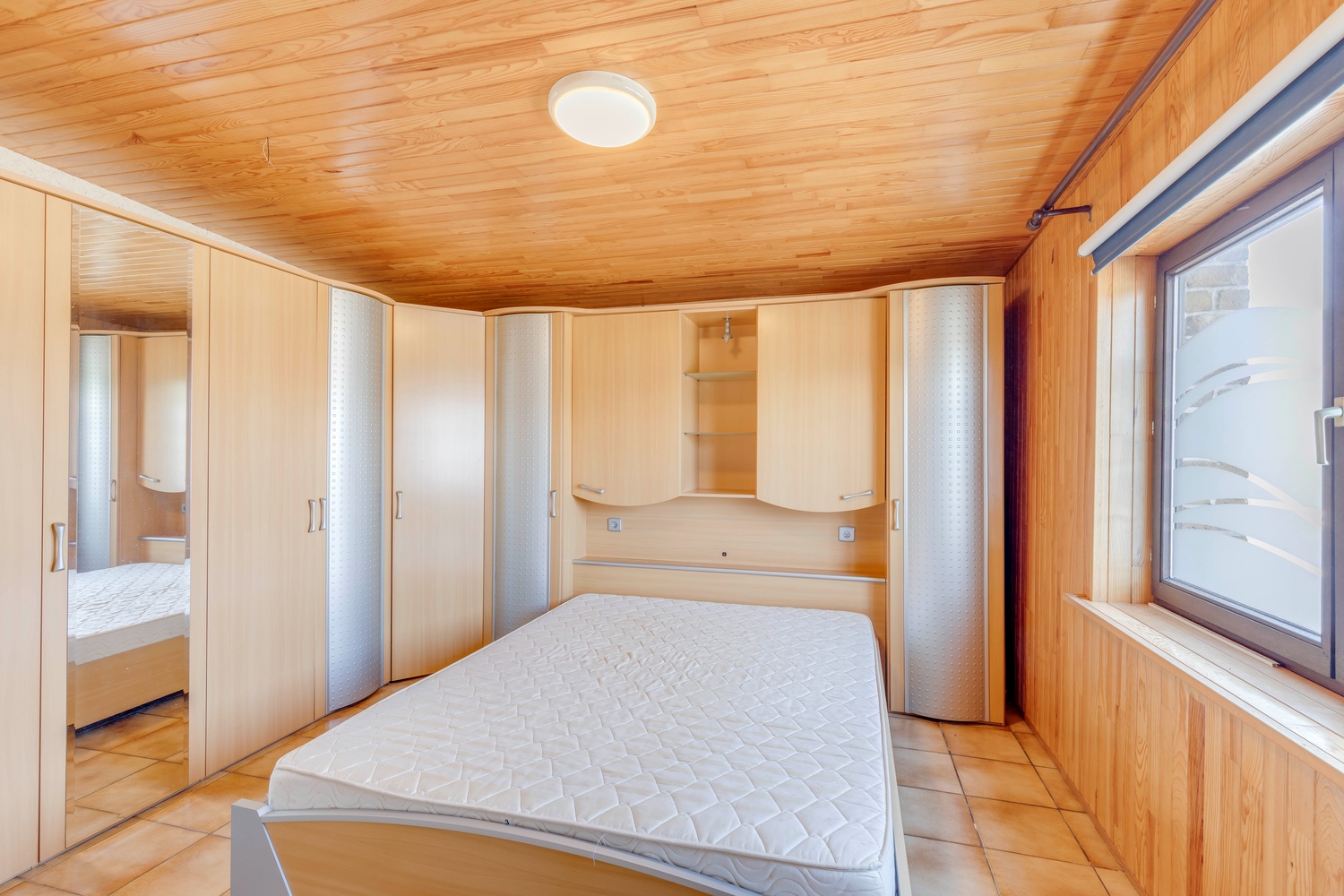 Centraal gelegen op te frissen gezinswoning gelegen op fietsafstand van het centrum van Zulte 