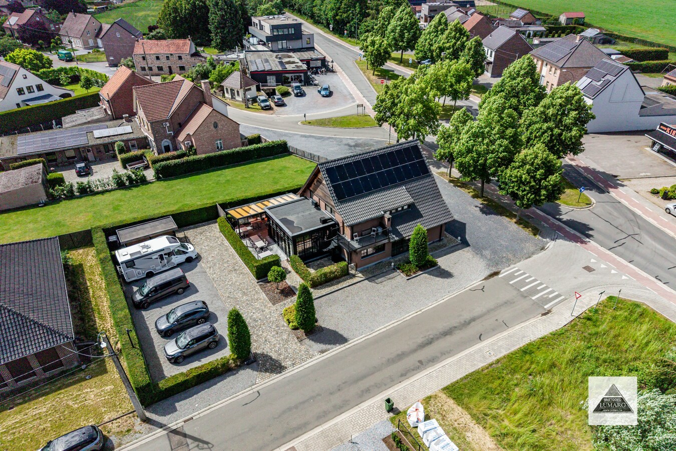 Schitterend horecapand met privé parking en vakantiewoning 