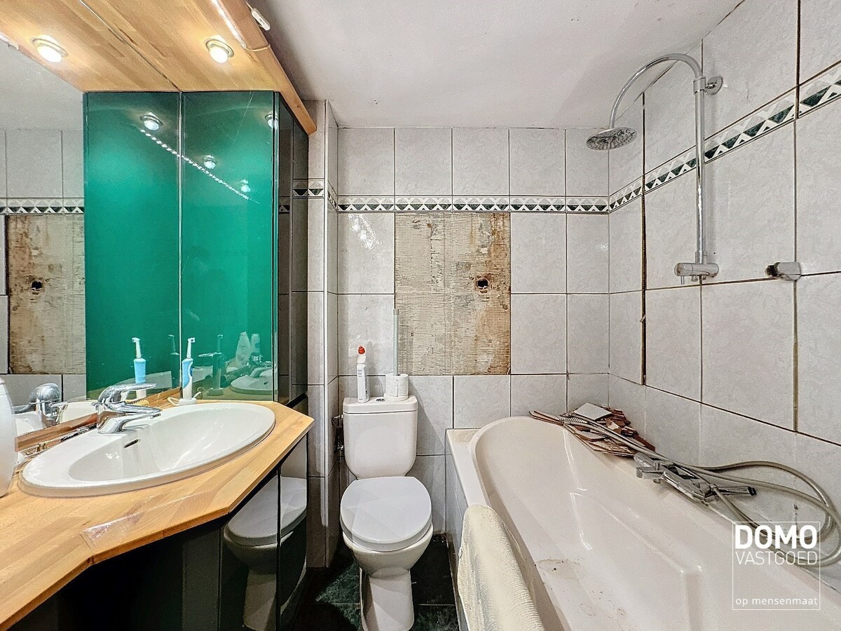 Te renoveren handelshuis gelegen in het centrum van Diepenbeek. 