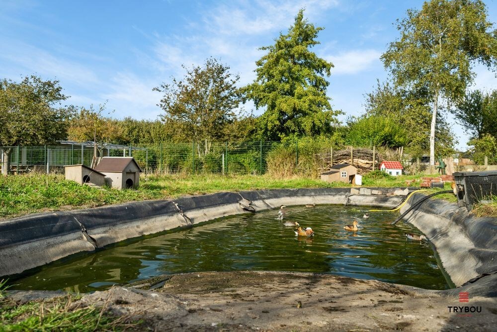 Centraal gelegen starterswoning op ruim perceel van 1658 m² 