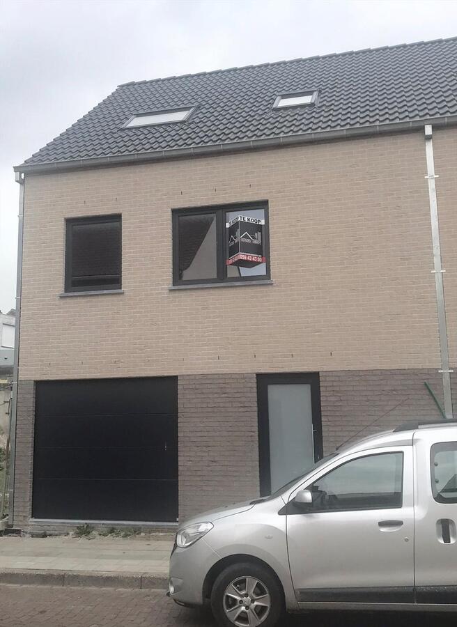 CASCO BEL-ETAGE WONING OP CENTRALE LIGGING 