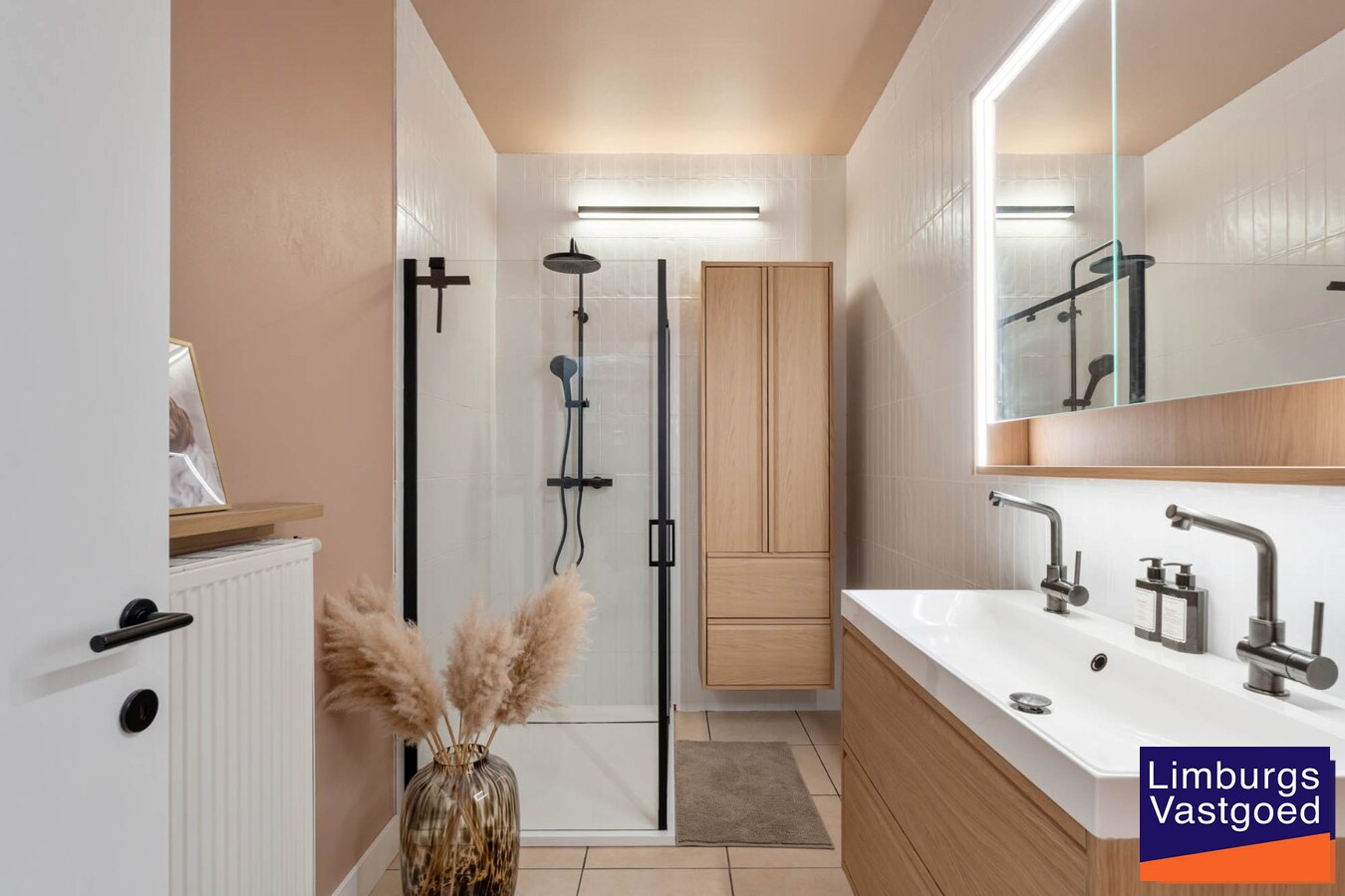 Recent Gerenoveerd appartement met tuin en terras, 2 slaapkamers, In Rekem 