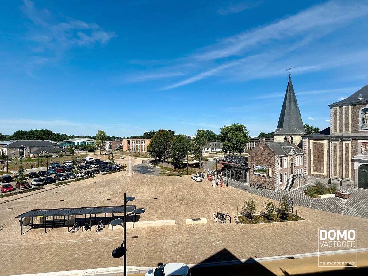 VOLLEDIG AFGEWERKT NIEUWBOUWAPPARTEMENT MET 2 SLAAPKAMERS, TERRAS, ONDERGRONDSE AUTOSTANDPLAATS EN KELDERBERGING IN RESIDENTIE "DE KWINT" TE ZONHOVEN 