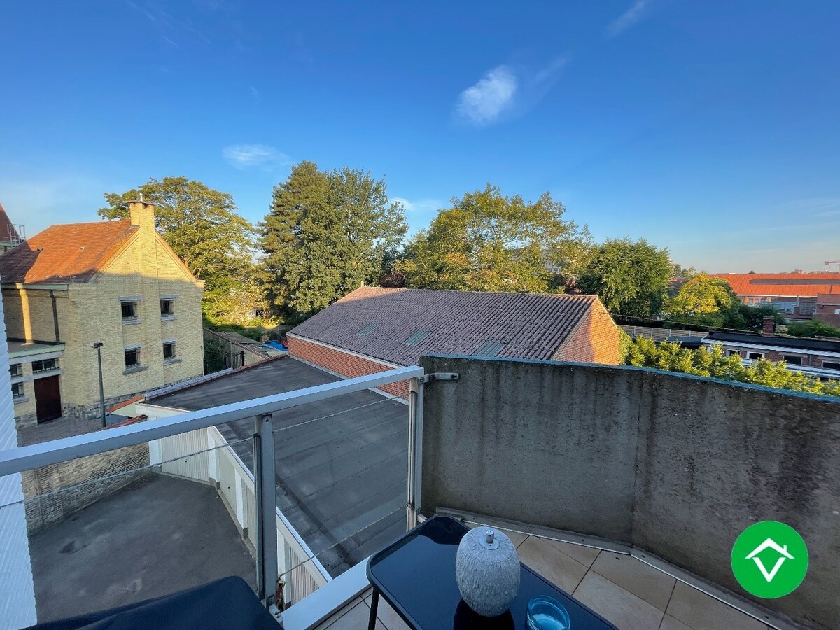 Instapklaar appartement met twee slaapkamers en garage te Roeselare 