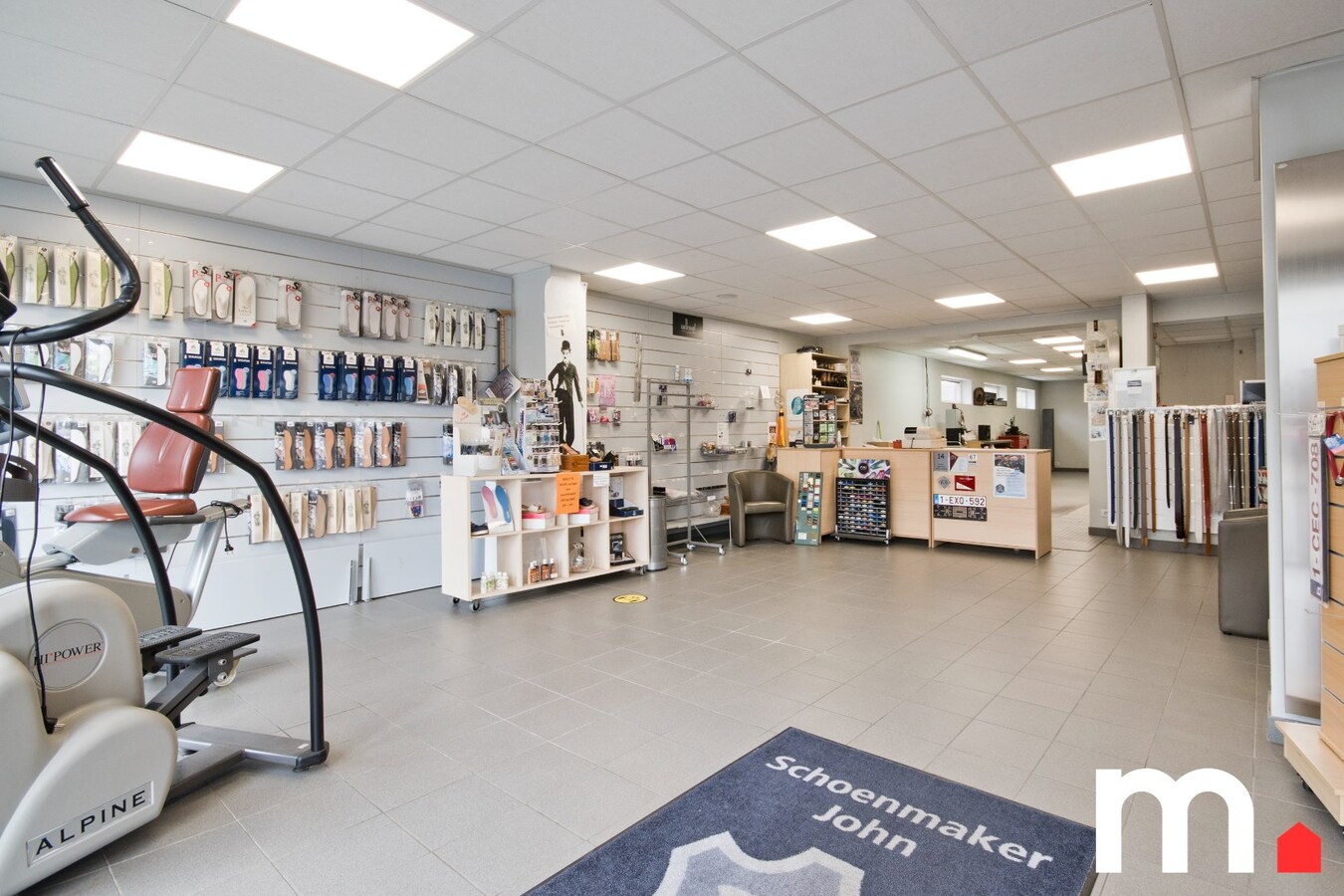 Uniek handelshuis met woonst op toplocatie – 220m² commerciële Ruimte + 165m² woning 