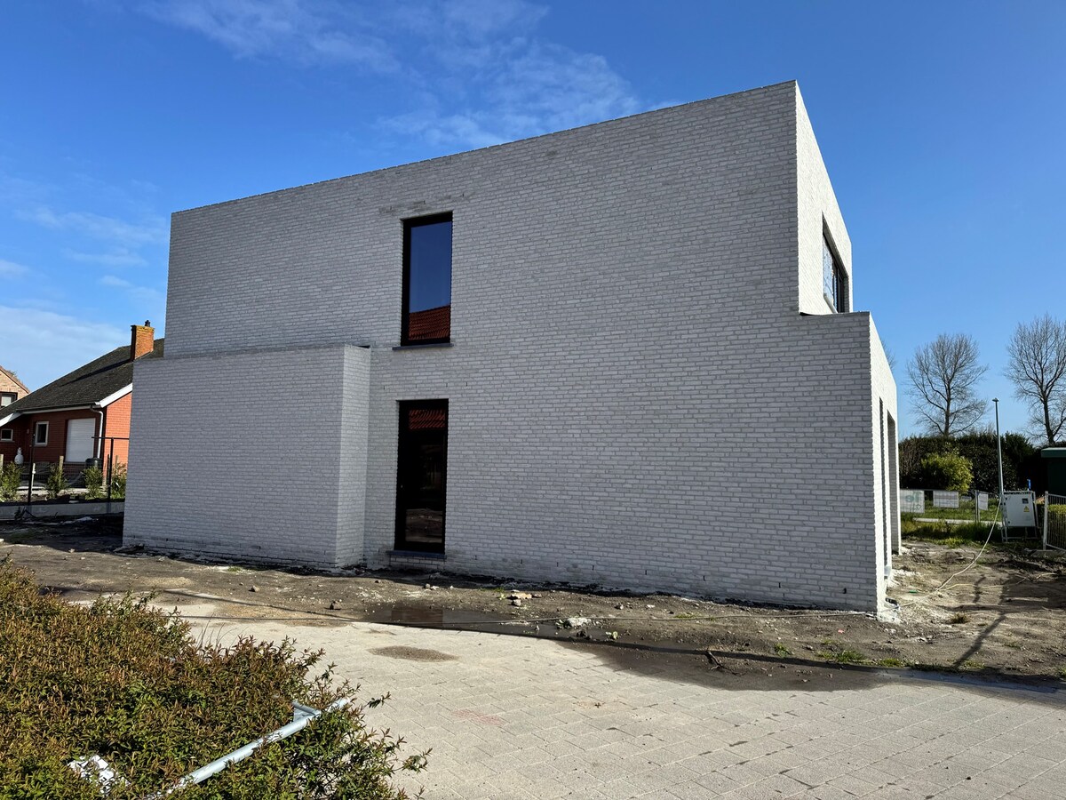 Alleenstaande nieuwbouwwoning met 3 slaapkamers en tuin te Koekelare 