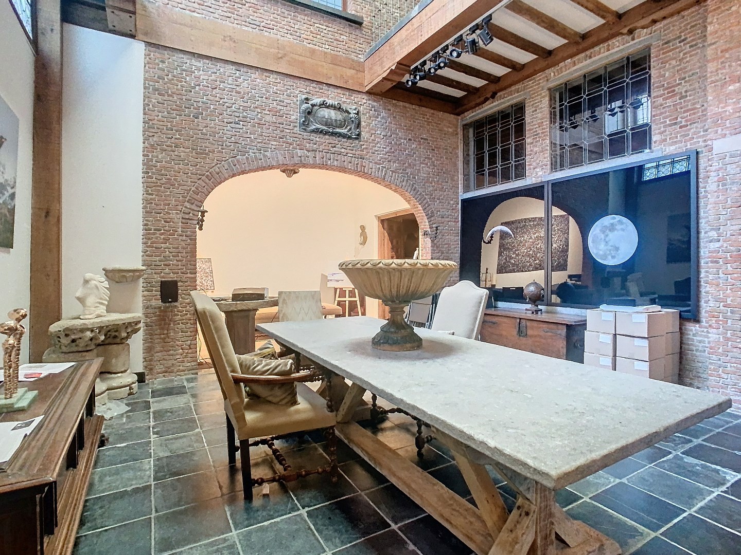 Handelsruimte 100m² in Hartje Antwerpen op steenworp van de Kathedraal. 