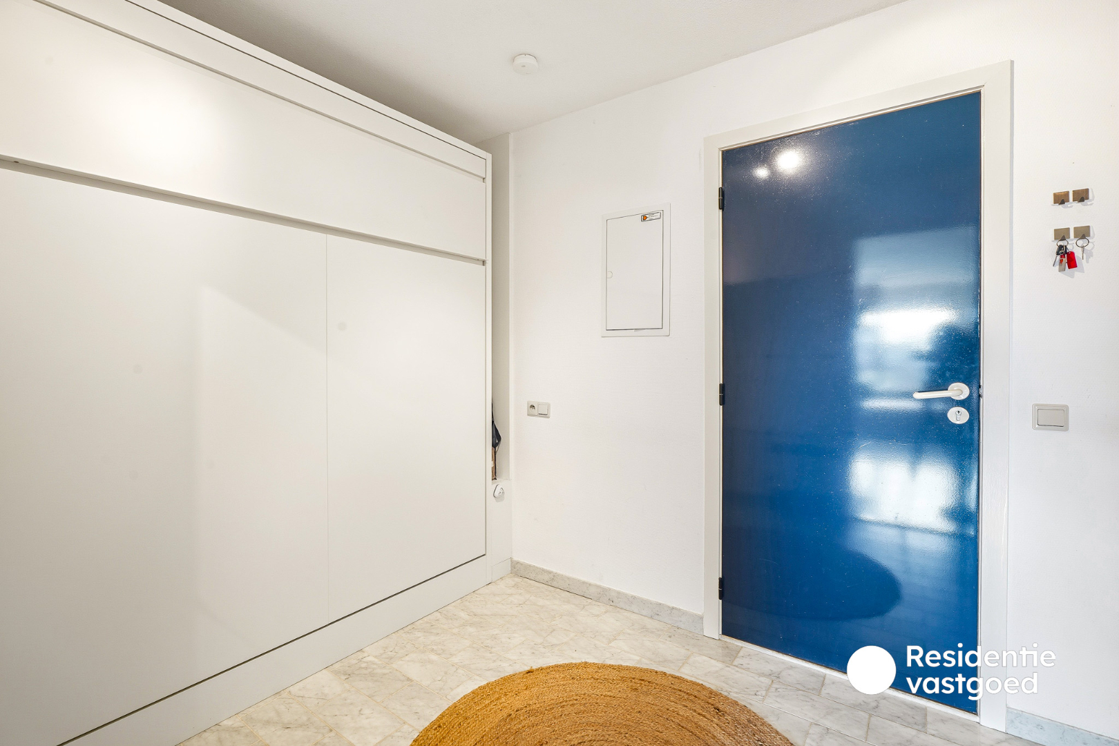 Lichtrijk zongerichte studio met slaaphoek, gelegen op 300m van de zee te Koksijde. 