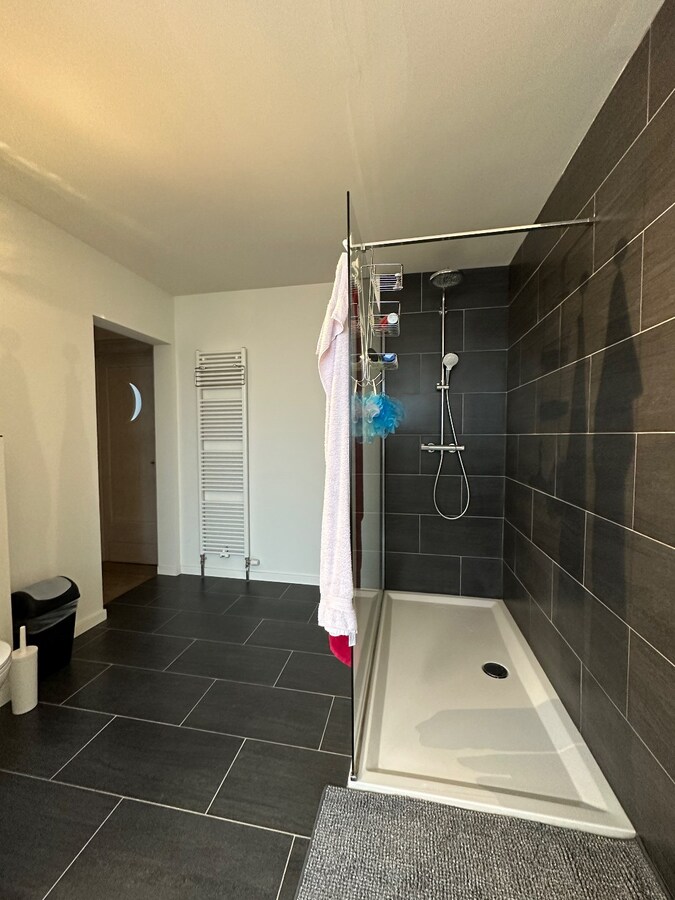 Ruime woning met 5 slaapkamers te Zwevezele 