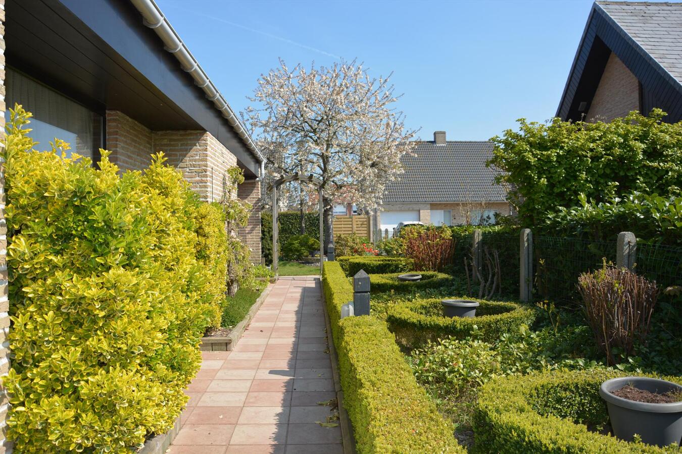 Charmante villa met zonnige tuin 