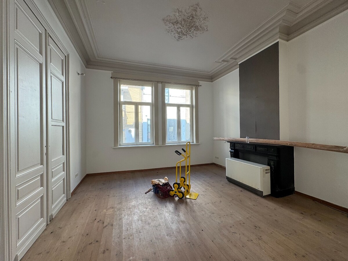 Karaktervolle herenwoning in neo-Vlaamse renaissancestijl met uitzonderlijk potentieel op topligging nabij zee 