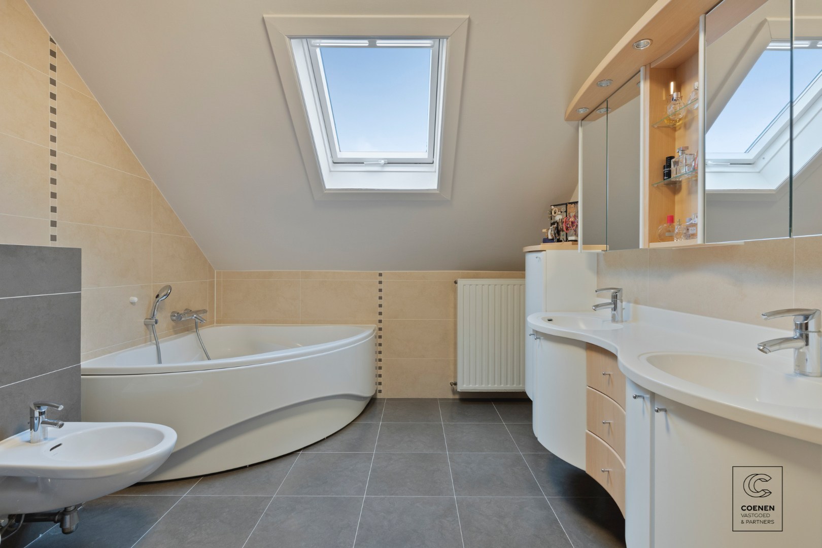 Instapklare gezinswoning met 4 à 5 slaapkamers op een rustige ligging te Oostmalle! 