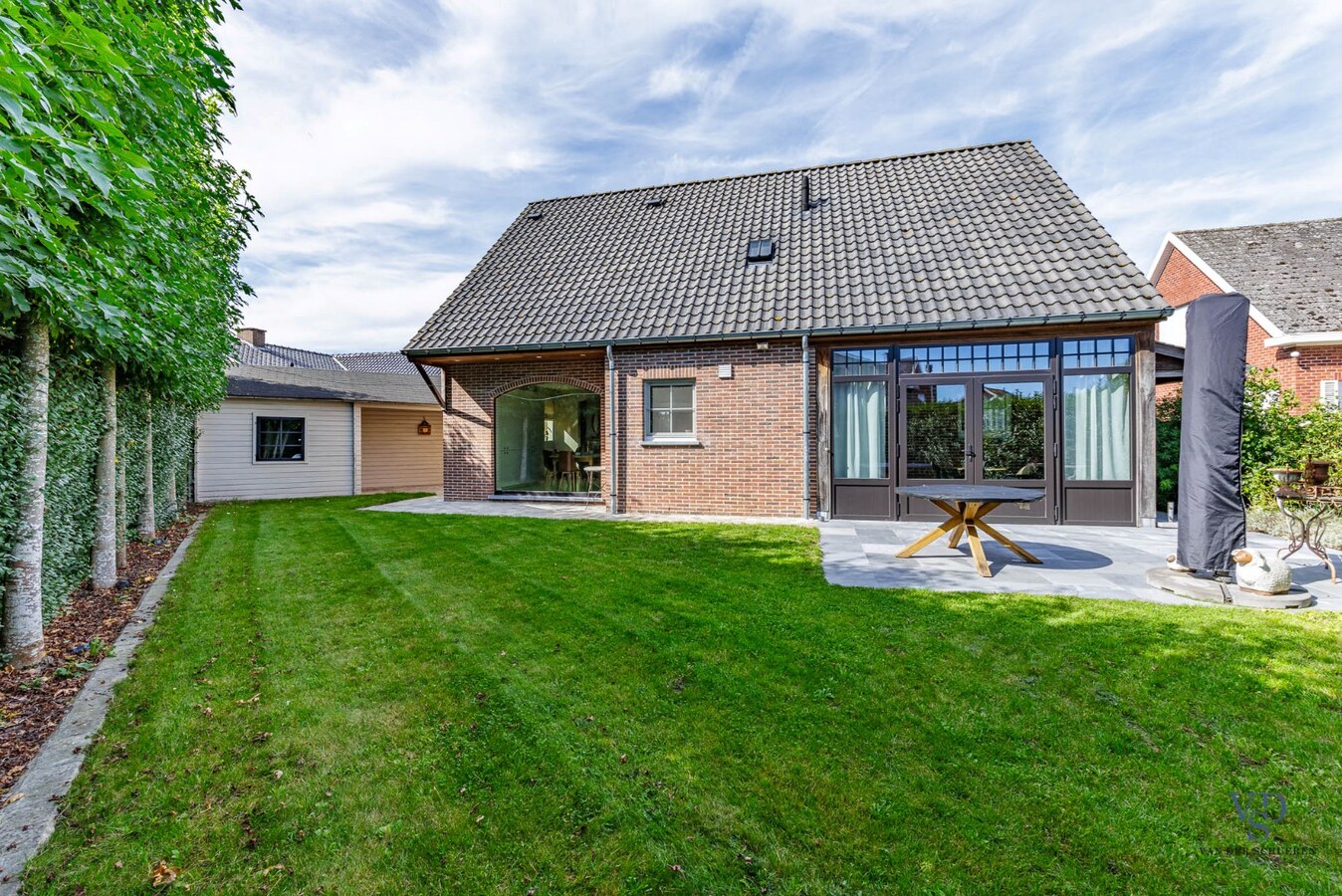 Hedendaagse villa in landelijke stijl 