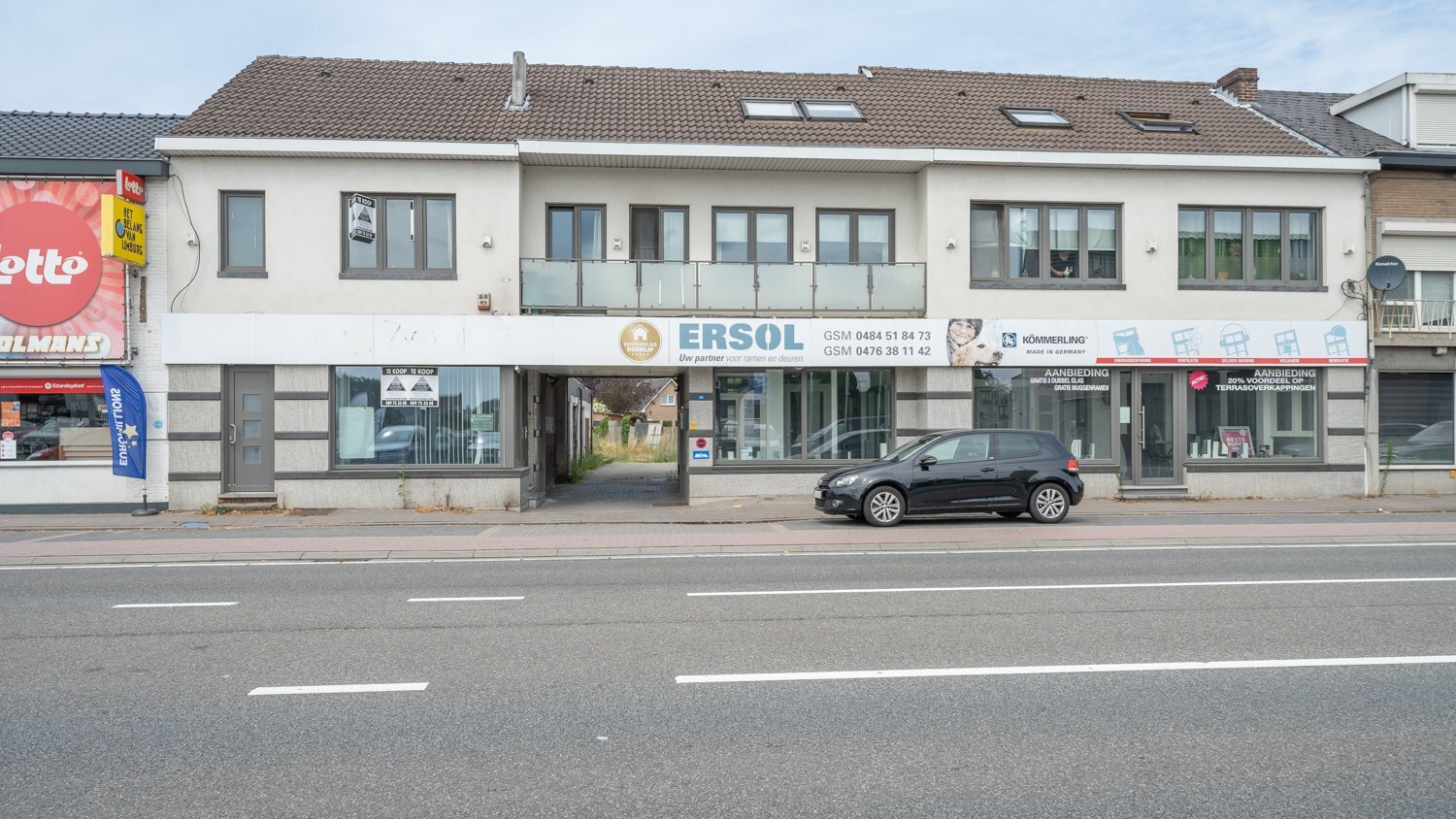 Te renoveren bergruimte + parkeerplaatsen langs doorgangsweg! 