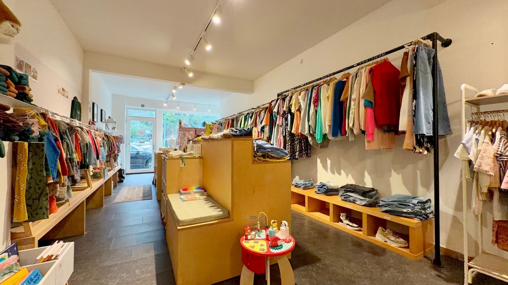 Commercieel gelegen handelsruimte te huur in Sint-Amandsberg