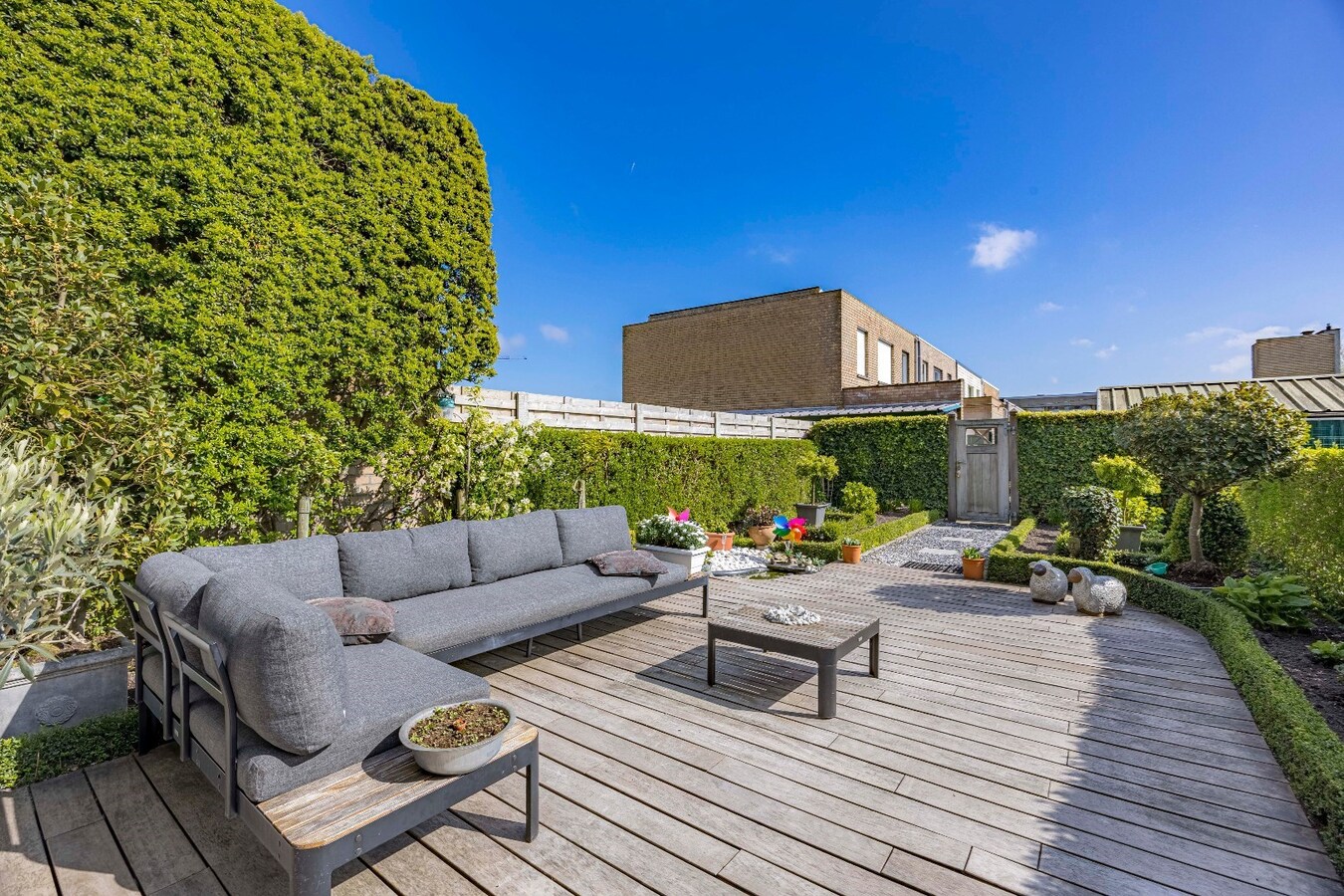 Knappe woning met weidse zichten, vlakbij het strand 