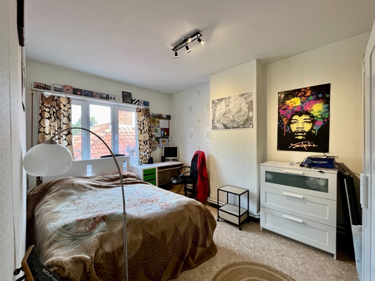 Ruime gezinswoning met grote tuin nabij het centrum van Larum 