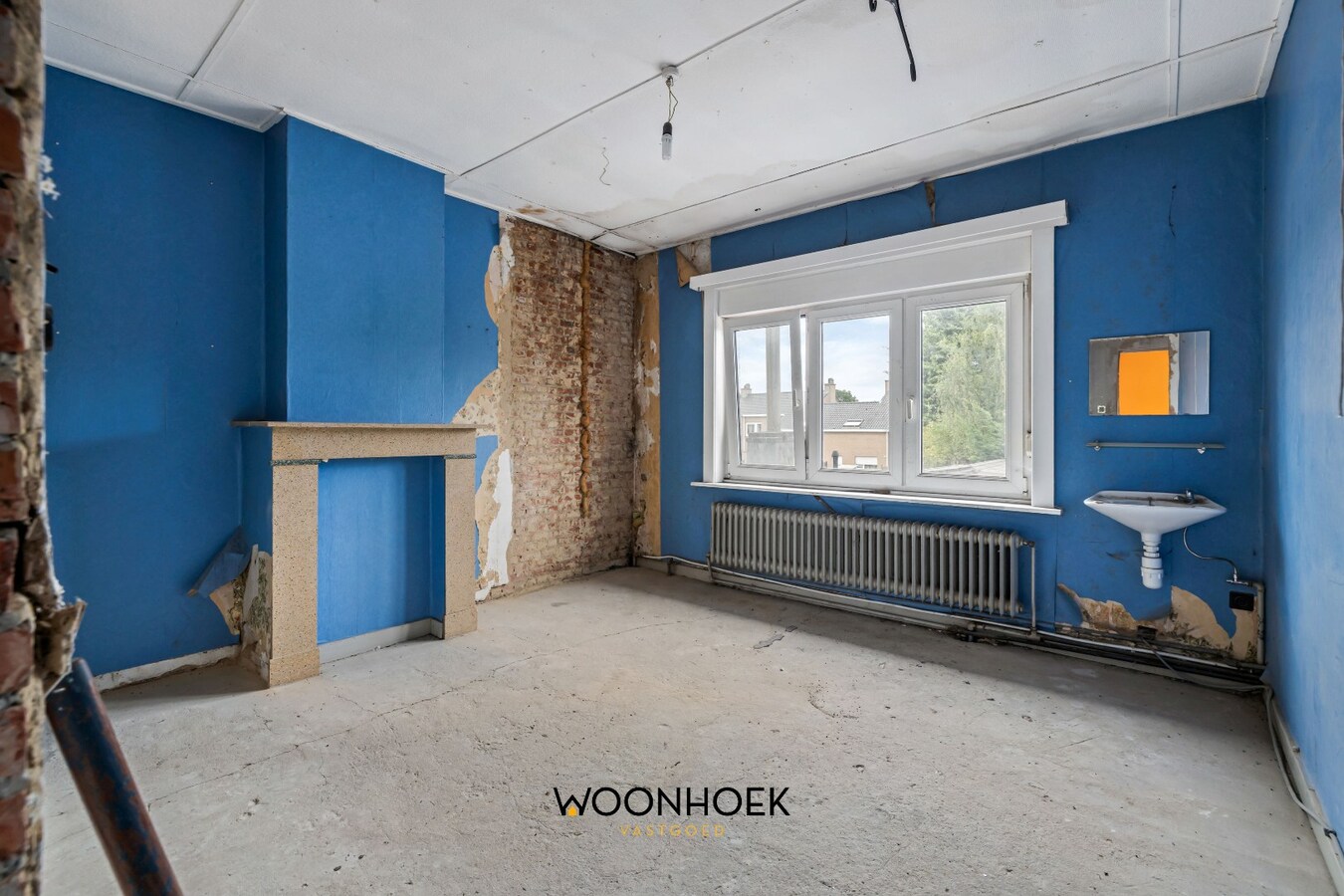 Ruime, te renoveren woning met diverse mogelijkheden 