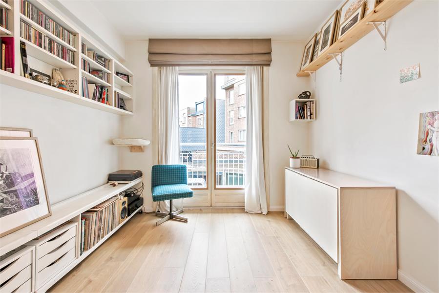 Eigentijds, volledig gerenoveerd appartement nabij Sint-Pietersstation 