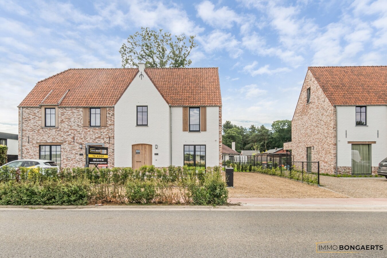 Volledig afgewerkte nieuwbouwwoning met 4 slaapkamers. 