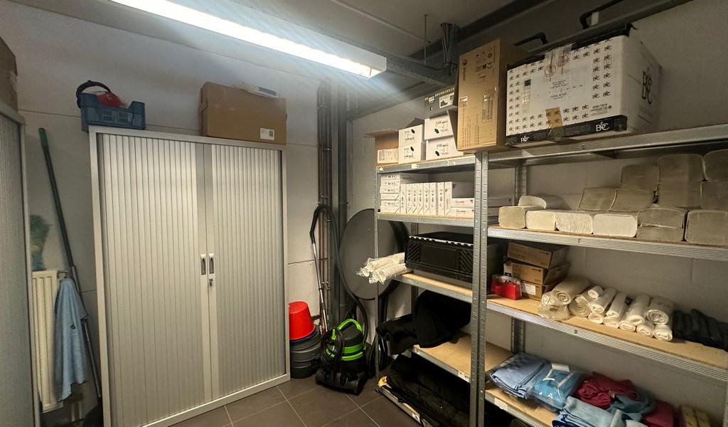 Commercieel gelegen kantoor te huur langs R4 in Mariakerke