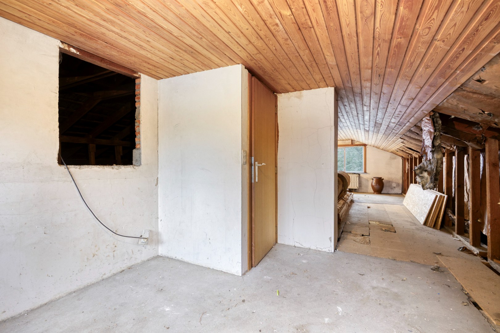 Open bebouwing met 3 slaapkamers, ruime garage op een perceel van 9a 62ca– EPC 596 kWh/m² - bewoonbare opp. 218 m² 