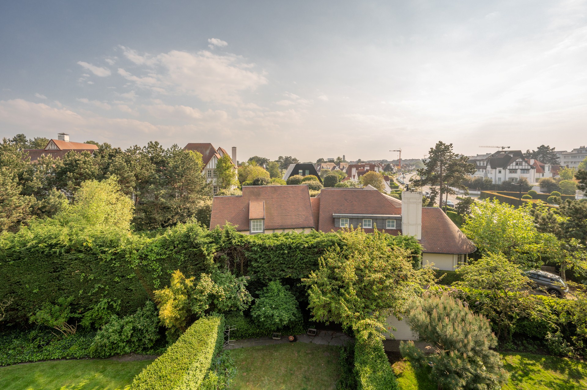 Appartement de classe situé dans une charmante résidence de villa dans le Zoute. 