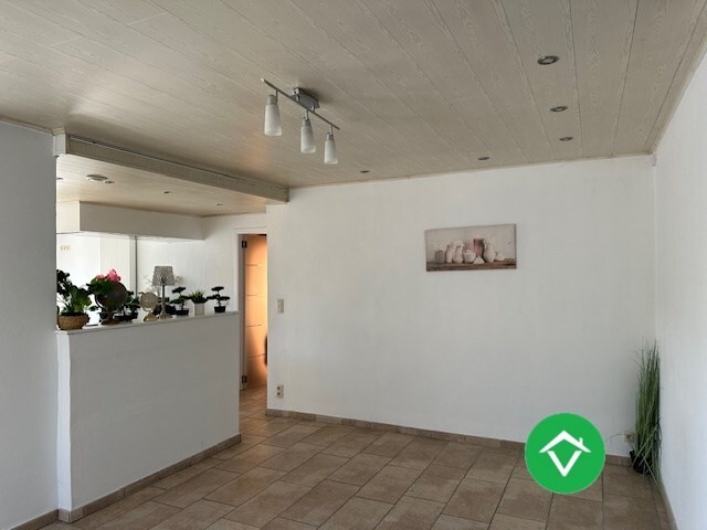 Instapklaar gelijkvloers appartement met tuin en garage in rustige wijk te Eernegem 