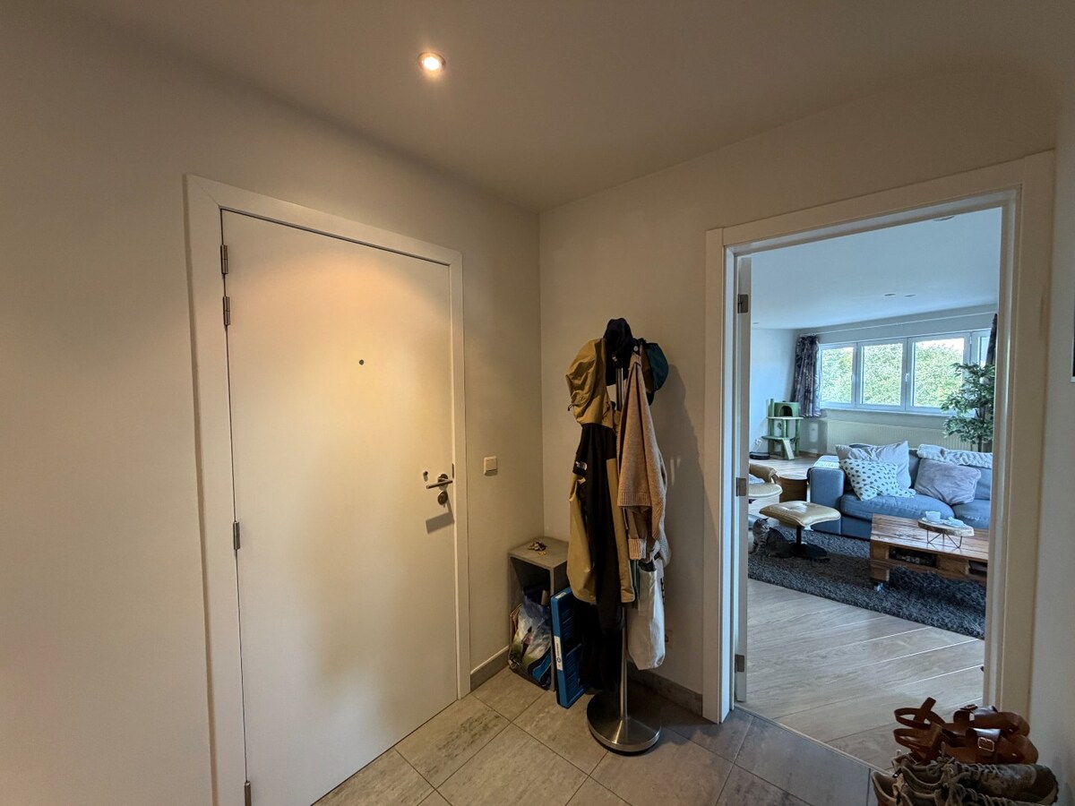Ruim en lichtrijk dakappartement te Asper. 
