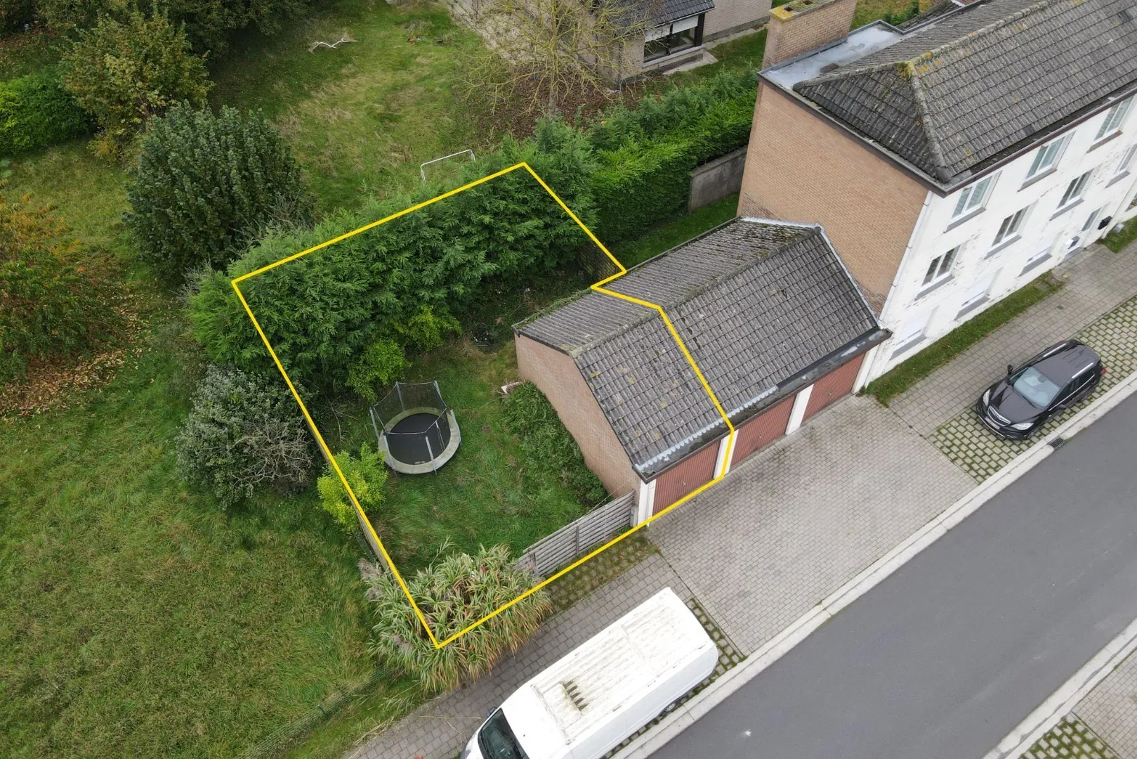 Garage met naastliggende tuin te koop in het centrum van Varsenare