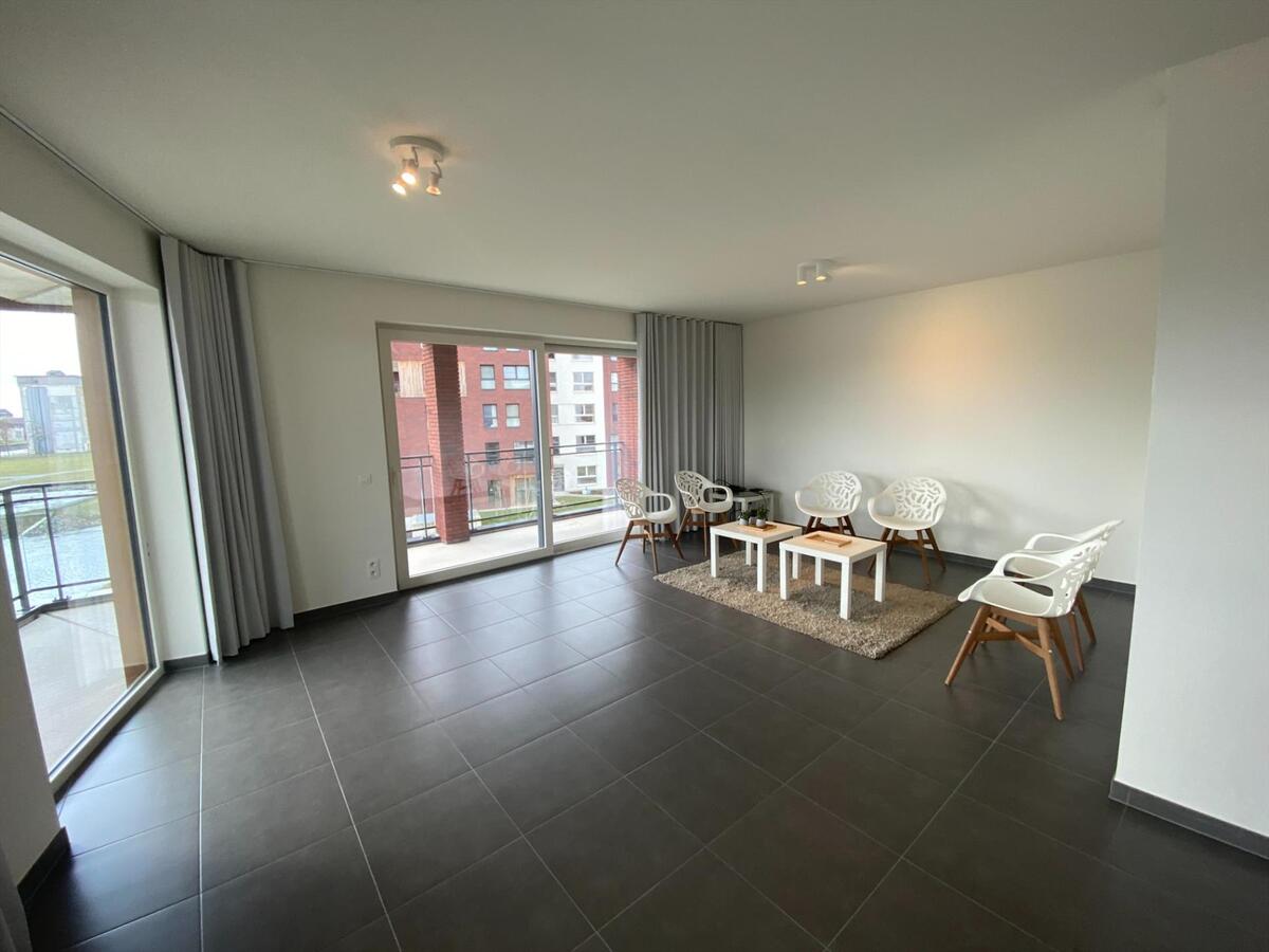 Ruim appartement op de tweede verdieping met prachtig zicht op de Leie 