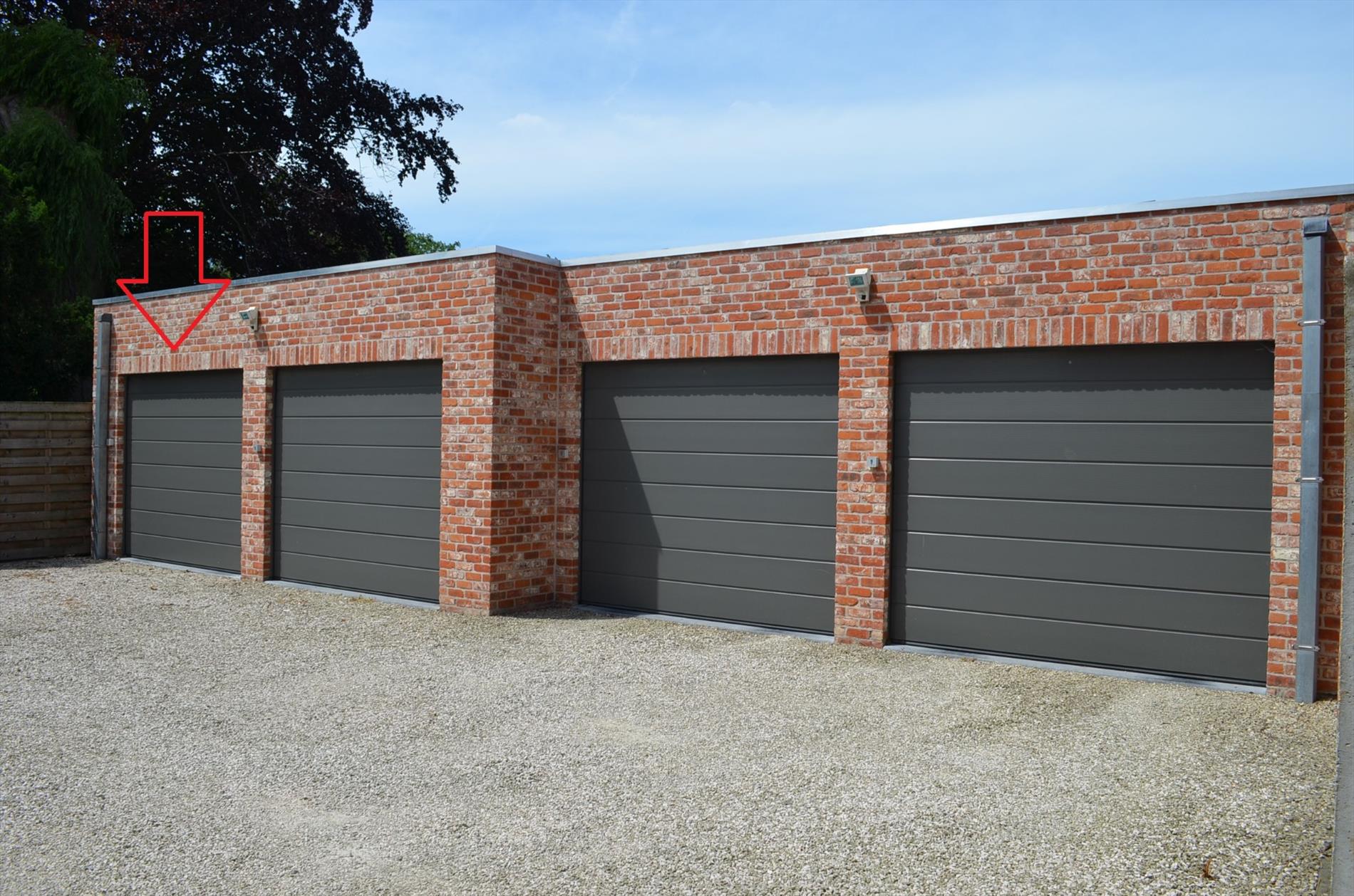 Recente gezinswoning met 3 slpks, tuin, terras en garage te Lembeke 